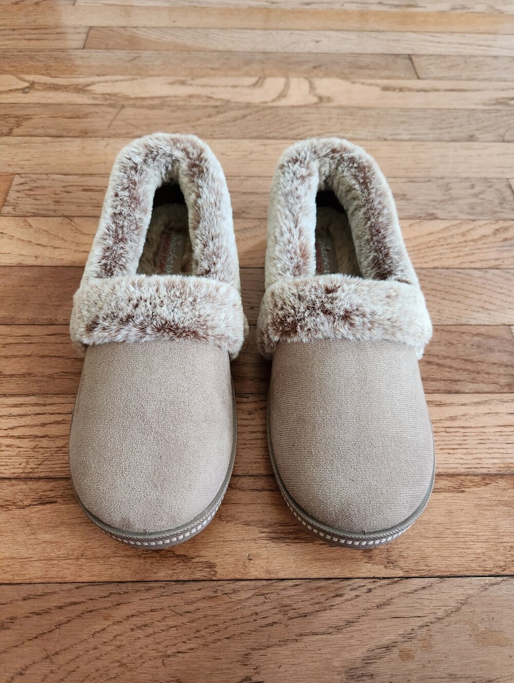 Womens Skechers Slippers Size 8.5